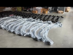 Spoiler, pare-chocs et ainsi de suite.