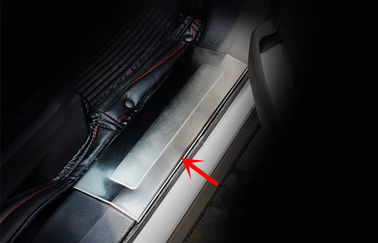 Chine Plaques extérieures et intérieures des seuils des portes latérales en acier inoxydable pour Ford Explorer 2011 2012 fournisseur