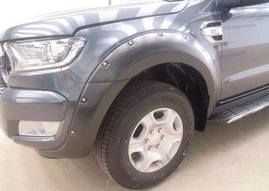 Un bon prix. Ford Ranger T7 2015 2016, avec des éclairages, des roues en plastique. en ligne