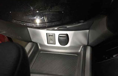 Un bon prix. Garniture d'intérieur de voiture personnalisée / Nouveau Nissan Qashqai 2015 2016 Cadre de prise USB en ligne