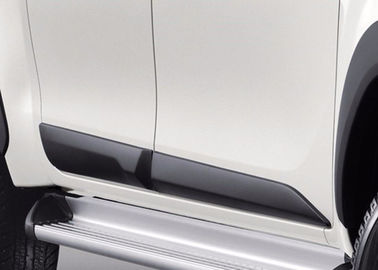 Un bon prix. Toyota Hilux Revo 2015 2016 2017 Plaques de protection contre le moulage des portes latérales de style OE en ligne