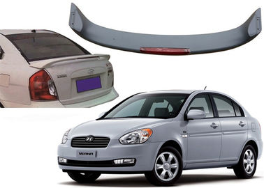 Un bon prix. Auto Sculpt Roof Spoiler avec lumière LED pour le Hyundai Accent Verna 2000 et 2007 en ligne